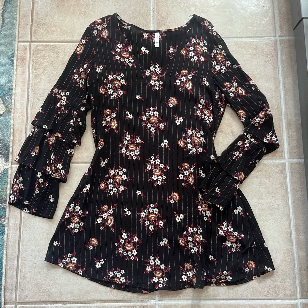 Long ruffle sleeve v-neck dress